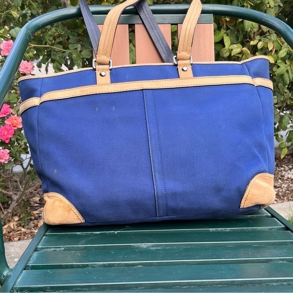 Coach F77128 Voyager Tote Bag - Picture 2 of 7